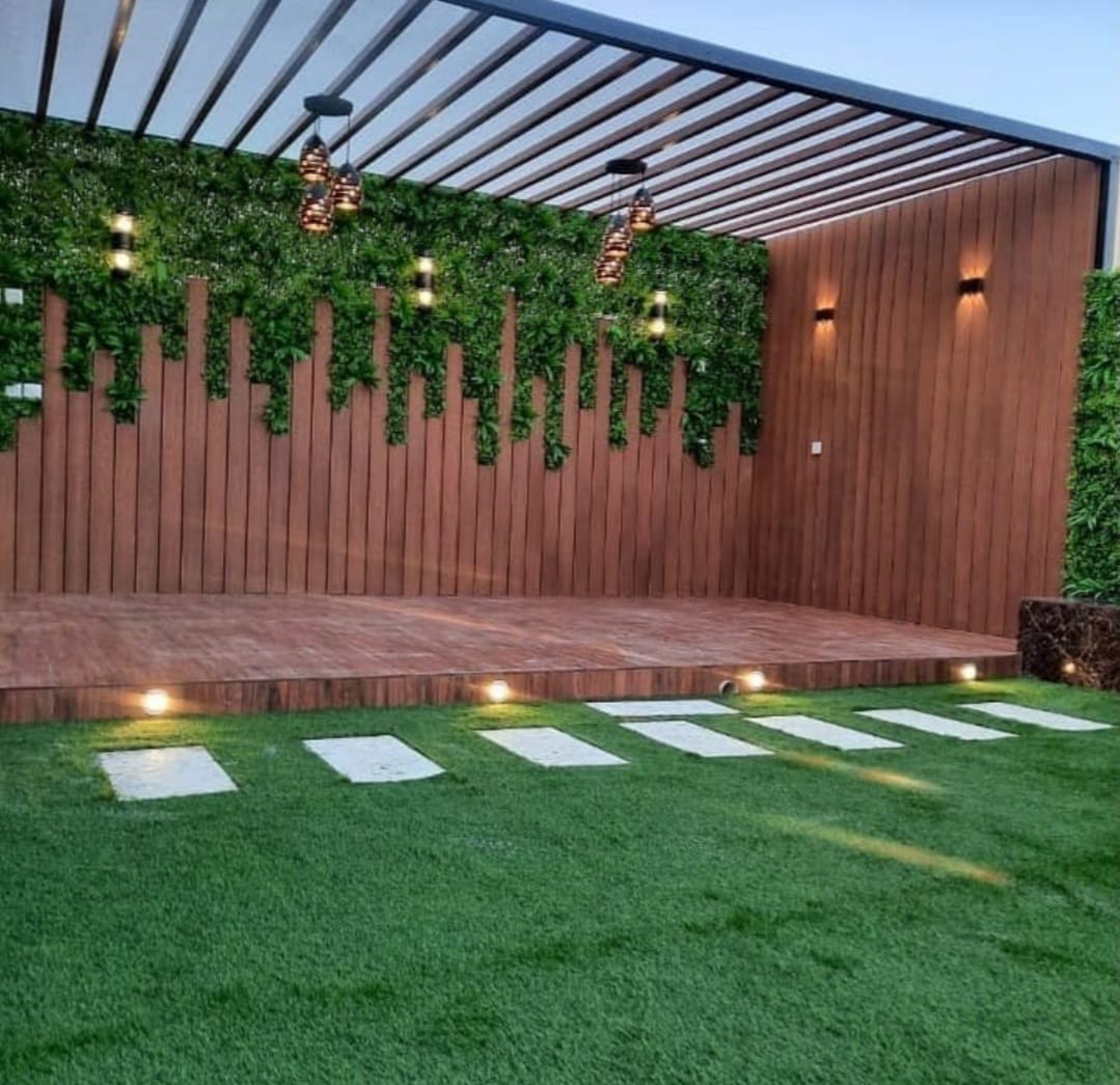 تنسيق حديقة بعشب صناعي